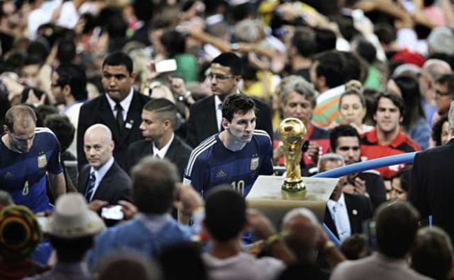 Instantnea de Lionel Messi en la final de la Copa del Mundo, Brasil 2014, minutos despus de que la Argentina haba perdido frente a Alemania. Primer premio de la categora Deportes