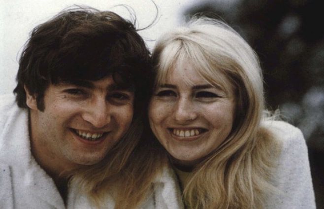 Lennon junto a su primera esposa, Cynthia. 