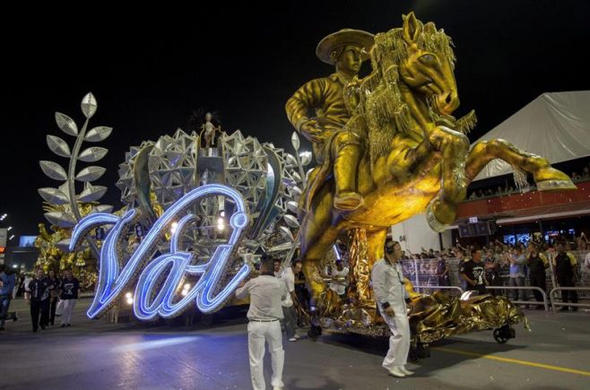 Río de Janeiro brilla gracias a las escuelas de samba