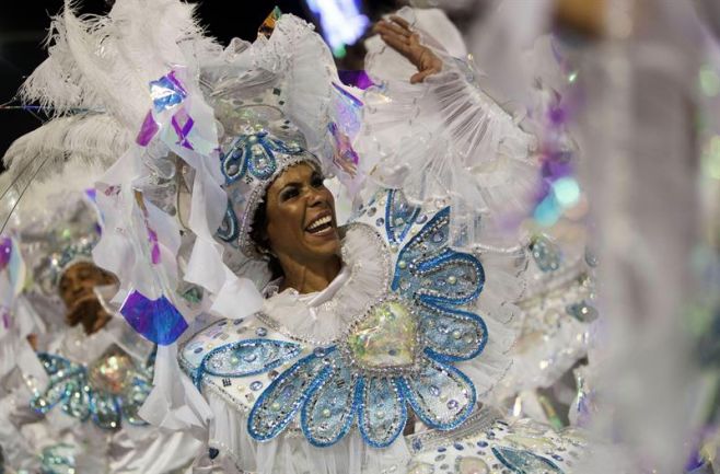 Río de Janeiro brilla gracias a las escuelas de samba