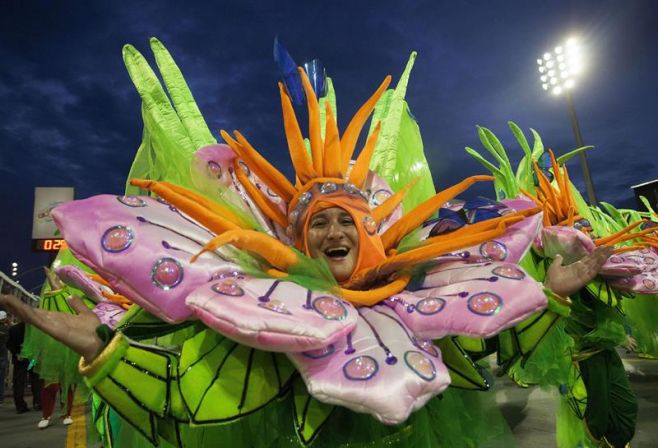 Río de Janeiro brilla gracias a las escuelas de samba