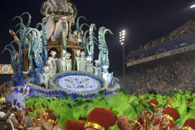 Río de Janeiro brilla gracias a las escuelas de samba