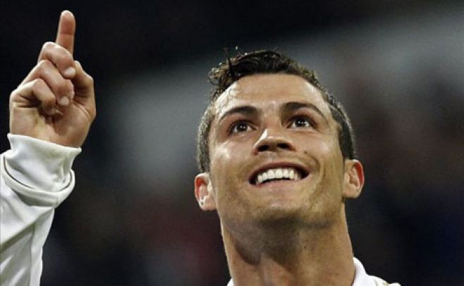 El nuevo "capricho" de Cr7: iPhone dorado con Balón de Oro