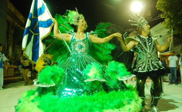 El Carnaval de Artigas, una fiesta a puro samba y color. M. Singer