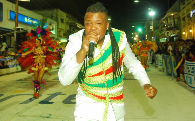 El Carnaval de Artigas, una fiesta a puro samba y color. M. Singer