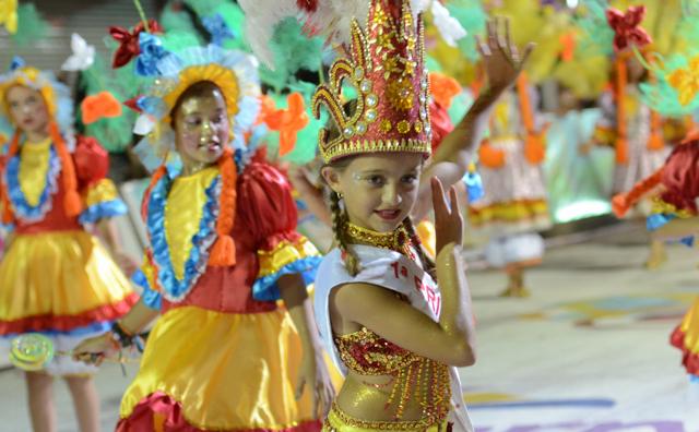 El Carnaval de Artigas, una fiesta a puro samba y color. M. Singer