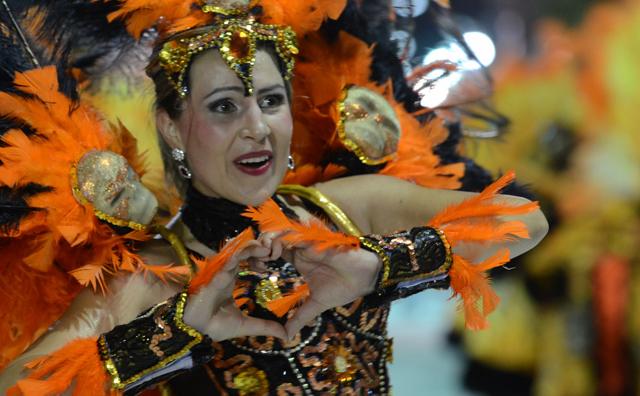 El Carnaval de Artigas, una fiesta a puro samba y color. M. Singer