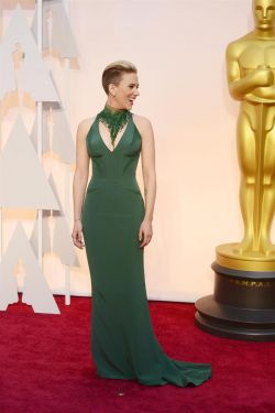 Aniston y Johansson, duelo de estilos en los premios Oscar. EFE