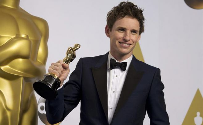 Stephen Hawking felicitó a Eddie Redmayne