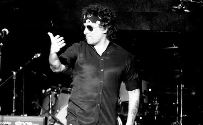 Calamaro en "Rehenes". Captura de Youtube