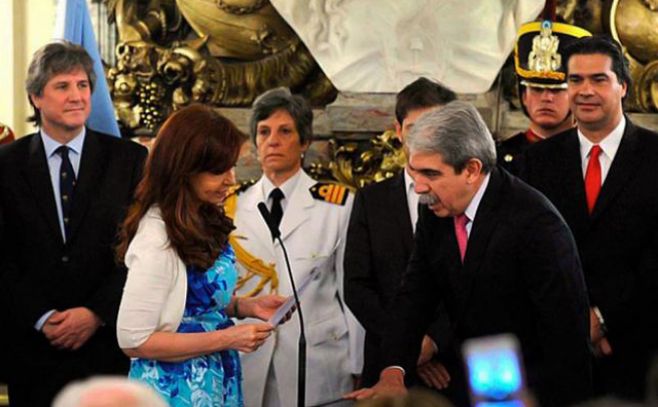 Tras negarse a venir a la asunción de Vázquez, CFK cambia su gabinete