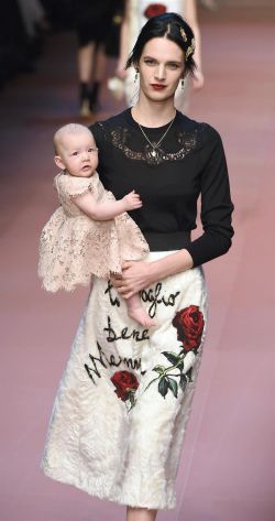 La "mamma" de los años 60 inspira a Dolce & Gabanna