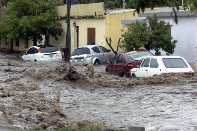 Intensas lluvias en Argentina dejan más de 5.000 evacuados