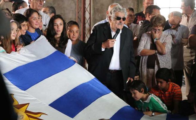 Mujica inauguró escuela agraria y donó Pabellón nacional. Ecom