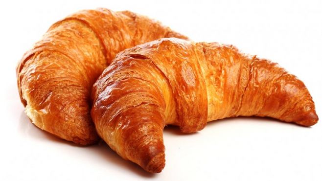 Segn cuenta la leyenda, el croissant fue creado en Viena a finales del siglo XVI cuando, despus de varios intentos del imperio otomano por asaltar la ciudad, decidieron hacerlo por las noche. Sin embargo, los panaderos que trabajaban por las noches lo