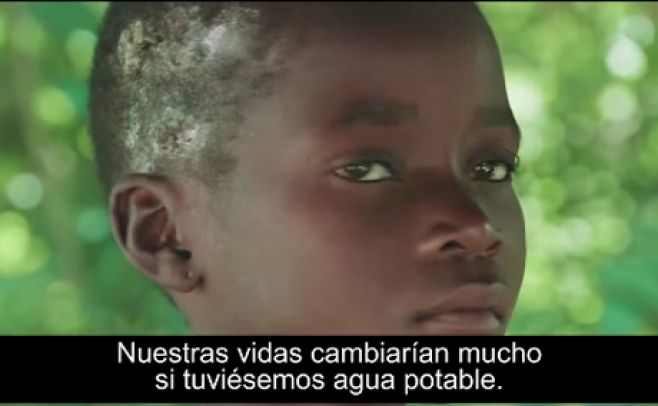 Zambia: niños toman agua limpia por primera vez Zambia: niños toman agua limpia por primera vez