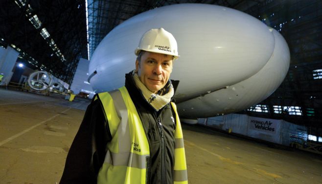 Bruce Dickinson invierte una fortuna en gigantesco dirigible