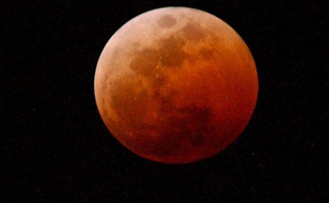 La "luna roja" se podrá ver durante 45 minutos en Uruguay