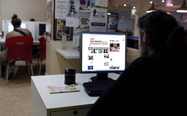 Turquía ordena bloquear Google si no retira foto de fiscal secuestrado