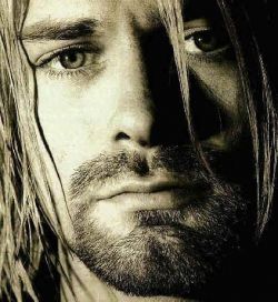 En 1994, el lider de Nirvana, Kurt Cobain, fue encontrado muerto en su casa en Seattle, en lo que fue un presunto suicidio por una herida de bala autoinfligida en la cabeza.. Flickr