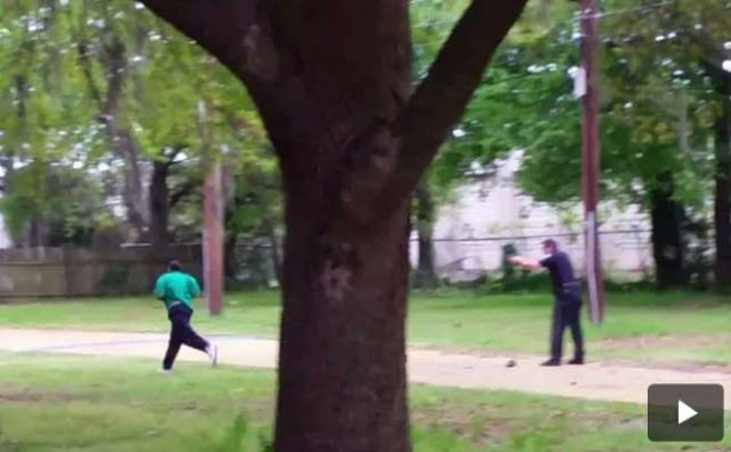 Policía de EEUU es filmado al matar a un hombre desarmado