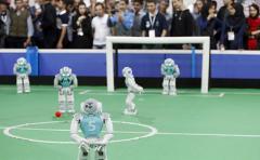 Robots futbolistas "entrenan" para enfrentarse a humanos