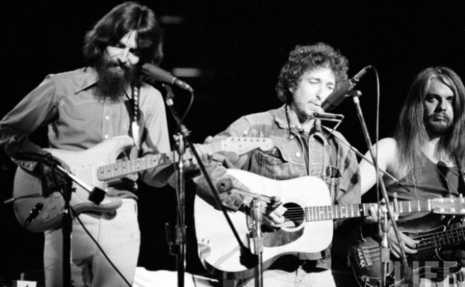 En agosto, en el Madison Square Garden de New York, se celebra el Concierto para Bangladesh, organizado por George Harrison para recaudar fondos para combatir la hambruna en ese pas.. 