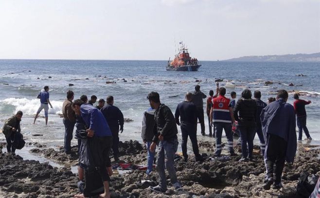 Vallas levantadas por Unión Europea empujan a los migrantes al mar