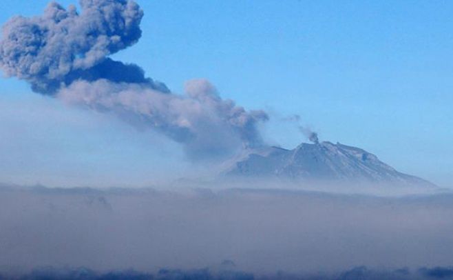 Más de 4.000 evacuados por erupción de volcán Calbuco en Chile