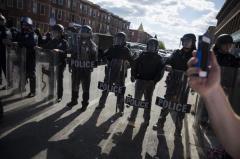 Envían Guardia Nacional a Baltimore por conflictos raciales