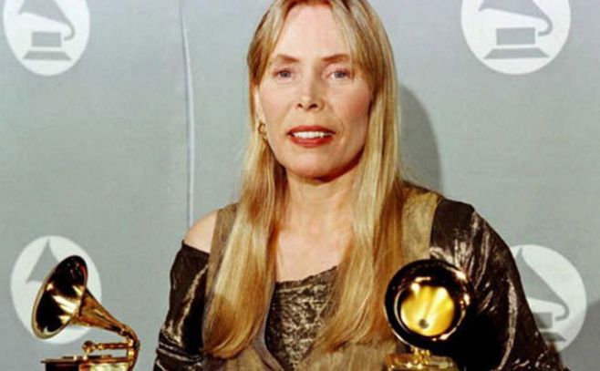 Desmienten que la cantante Joni Mitchell esté en coma