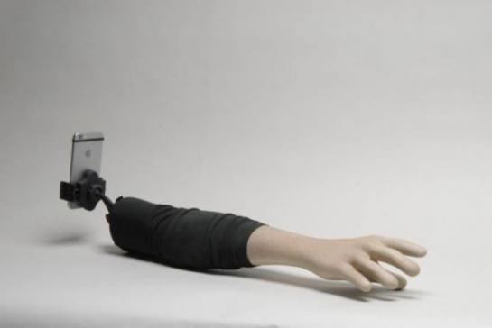 "Selfie arm": no tener amigos ya no es un problema. Facebook