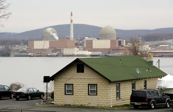Incendio en planta nuclear ocasiona mancha de crudo en río Hudson. EFE