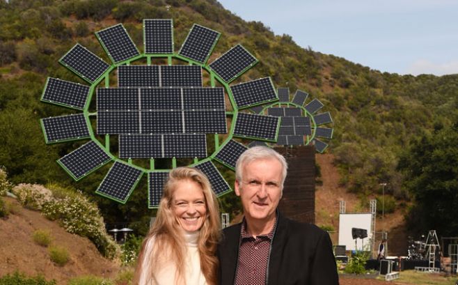 James Cameron le regala a su esposa flores... ¡solares!