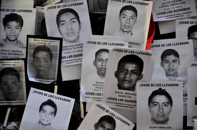 Estudiantes desaparecidos. ©Javier Calvelo/adhocFotos
