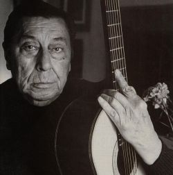 Homenaje a Atahualpa Yupanqui, el más importante músico argentino de folclore