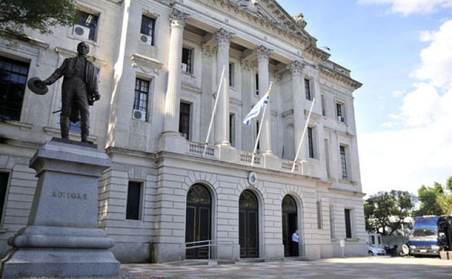 Intendencia de Colonia.  Javier Calvelo / adhocfotos