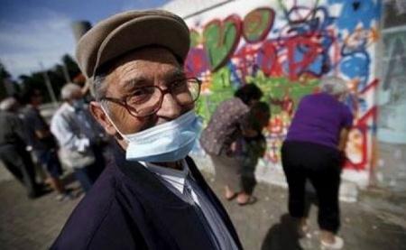 Abuelos salen a graffitear las calles de Lisboa. Facebook Lata 65