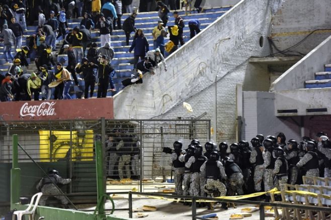 Incidente en el clsico. ©Nicols Rodriguez /adhocFotos