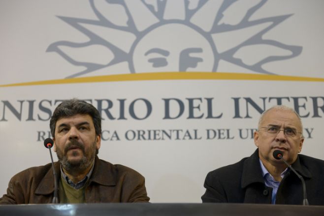 Mario Layera y Julio Guarteche durante la conferencia de prensa en el Ministerio del Interior por el caso de Milvana Salomone. ©Santiago Mazzarovich/adhocfotos