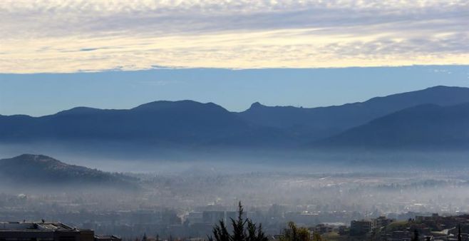 La impresionante polución que tiene en emergencia a Santiago. EFE