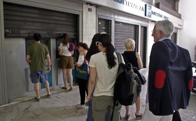 Colas en los cajeros: el miedo a un "corralito" se apodera de Grecia. EFE