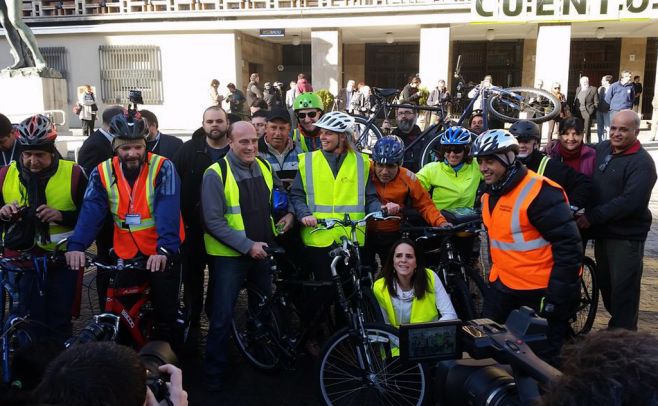 Daniel Martínez llegó en bicicleta para asumir la IMM. Manuel Jarovisky