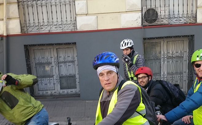 Daniel Martínez llegó en bicicleta para asumir la IMM. Manuel Jarovisky