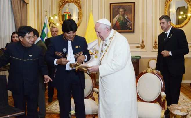 El polémico regalo de Evo Morales al Papa El polémico regalo de Evo Morales al Papa