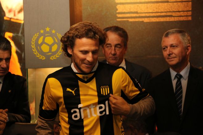 Forlán: "Esperemos que se vengan buenos momentos". Nicols Herrera