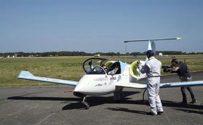 Primer avión eléctrico cruzó el canal de la Mancha. EFE