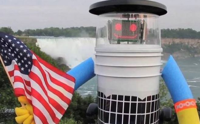 HitchBOT, el robot "asesinado" que dependía de los generosos