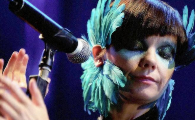 Björk suspende parte de su gira por agotamiento emocional