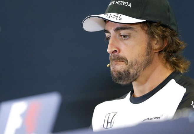 McLaren: la vuelta a las pistas viene con una sanción